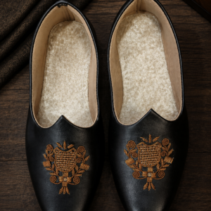 Black and gold embroidered men's Punjabi jutti